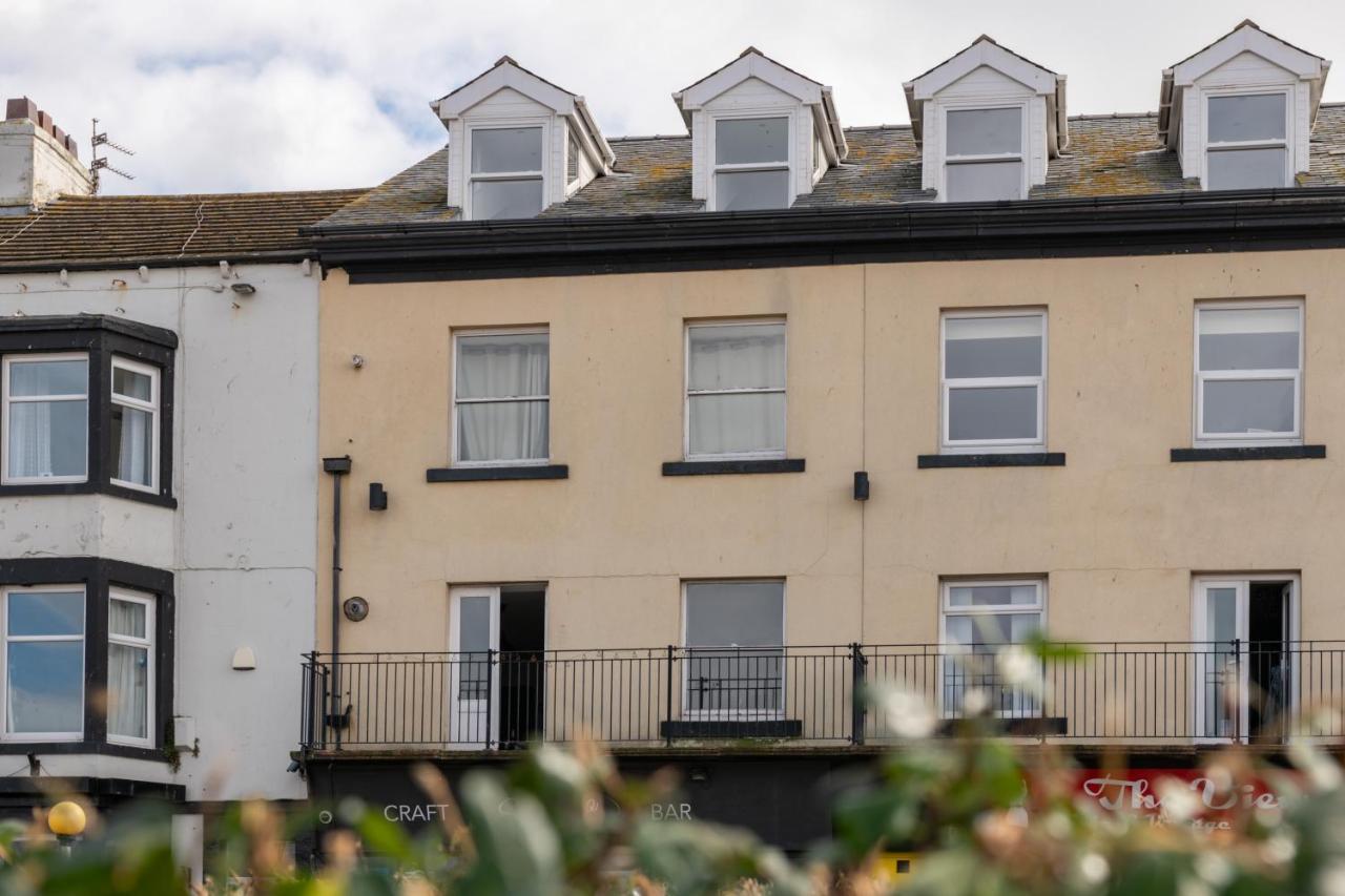 The Croston Balcony Apartment- Promenade, Front And Sea Views Morecambe