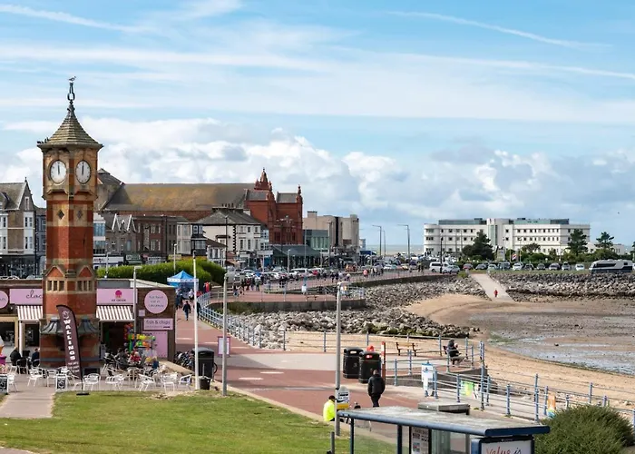The Croston Balcony Apartment- Morecambe Central Promenade, Beach Front And Sea Views